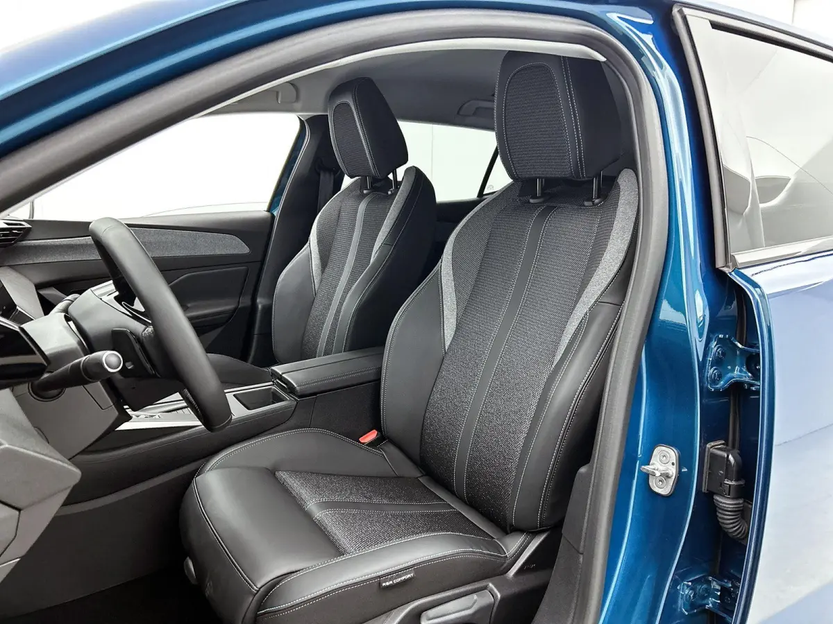 1.6 HYbrid Allure Pack 225pk Automaat | 8 JAAR GARANTIE | 360 Camera | Navigatie | Adaptieve Cruise Control | Stoelverwarming | Full-LED | Keyless Entry/Start | 19"LMV | Apple Carplay/Androi