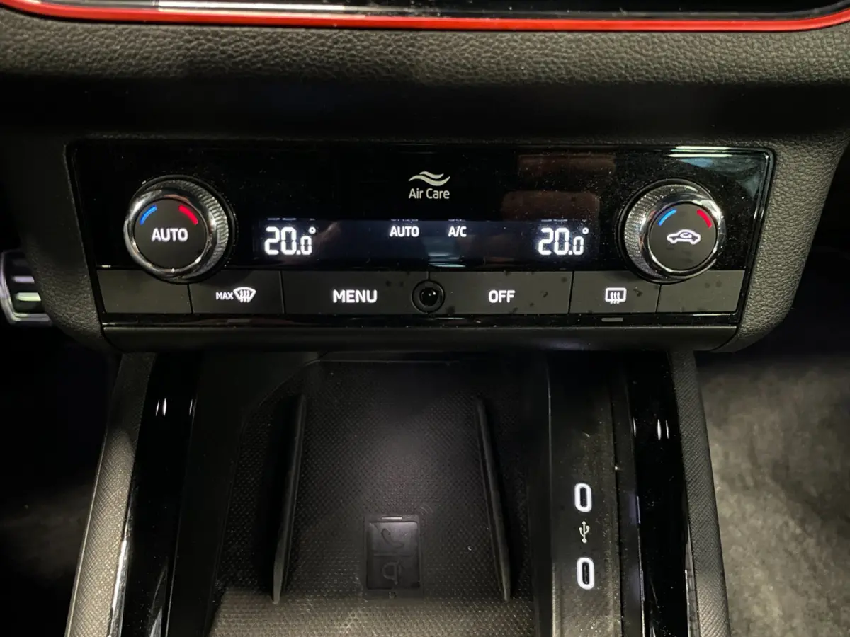 1.0 TSI Sport Business|KUIPSTOELEN|ANDROID AUTO/APPLE CARPLAY|CLIMATE+CRUISE CONTROL|PDC|LMV|NAP|NL-AUTO|1e EIGENAAR|