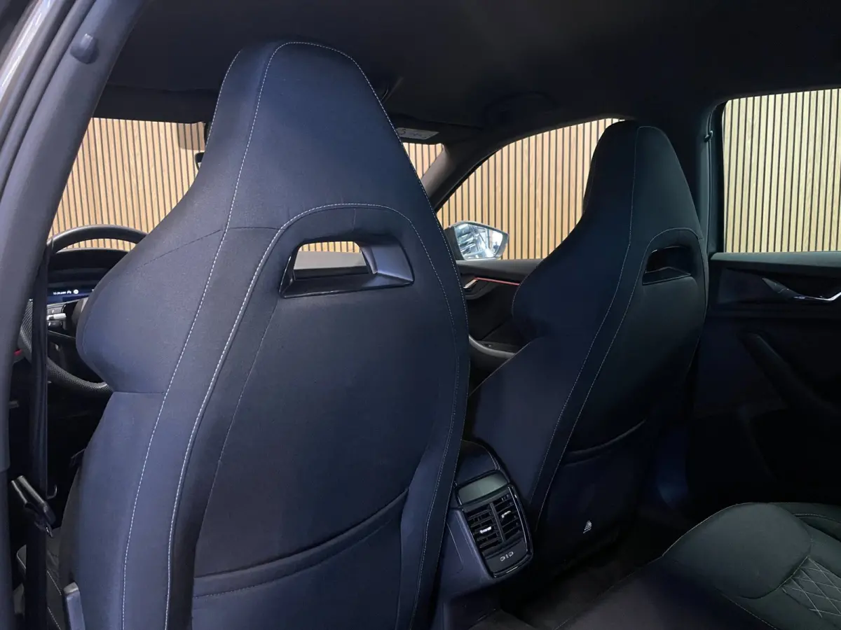1.0 TSI Sport Business|KUIPSTOELEN|ANDROID AUTO/APPLE CARPLAY|CLIMATE+CRUISE CONTROL|PDC|LMV|NAP|NL-AUTO|1e EIGENAAR|