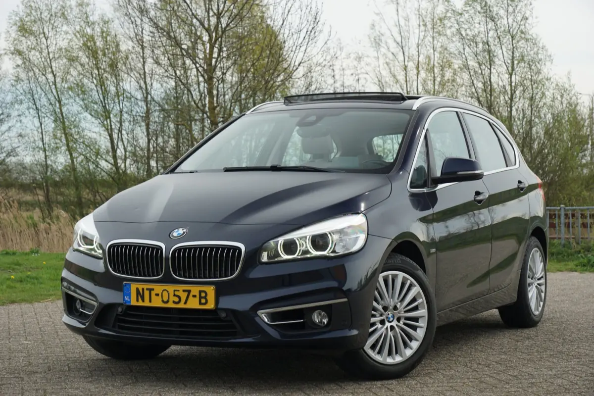218i High Executive AUT | / | Schuif-/Kanteldak/Leder/Stoelverwarming/NAV/Cruise - Keurig!