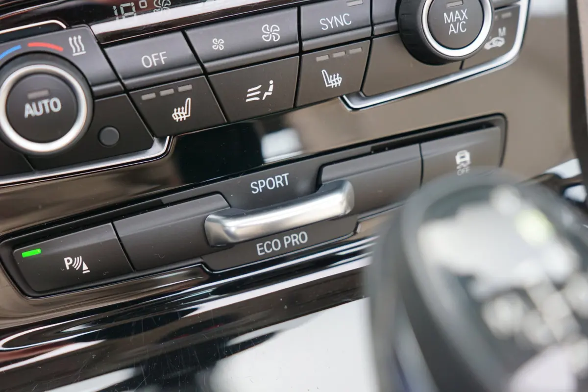 218i High Executive AUT | / | Schuif-/Kanteldak/Leder/Stoelverwarming/NAV/Cruise - Keurig!