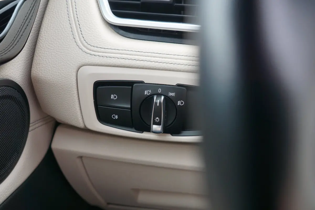 218i High Executive AUT | / | Schuif-/Kanteldak/Leder/Stoelverwarming/NAV/Cruise - Keurig!