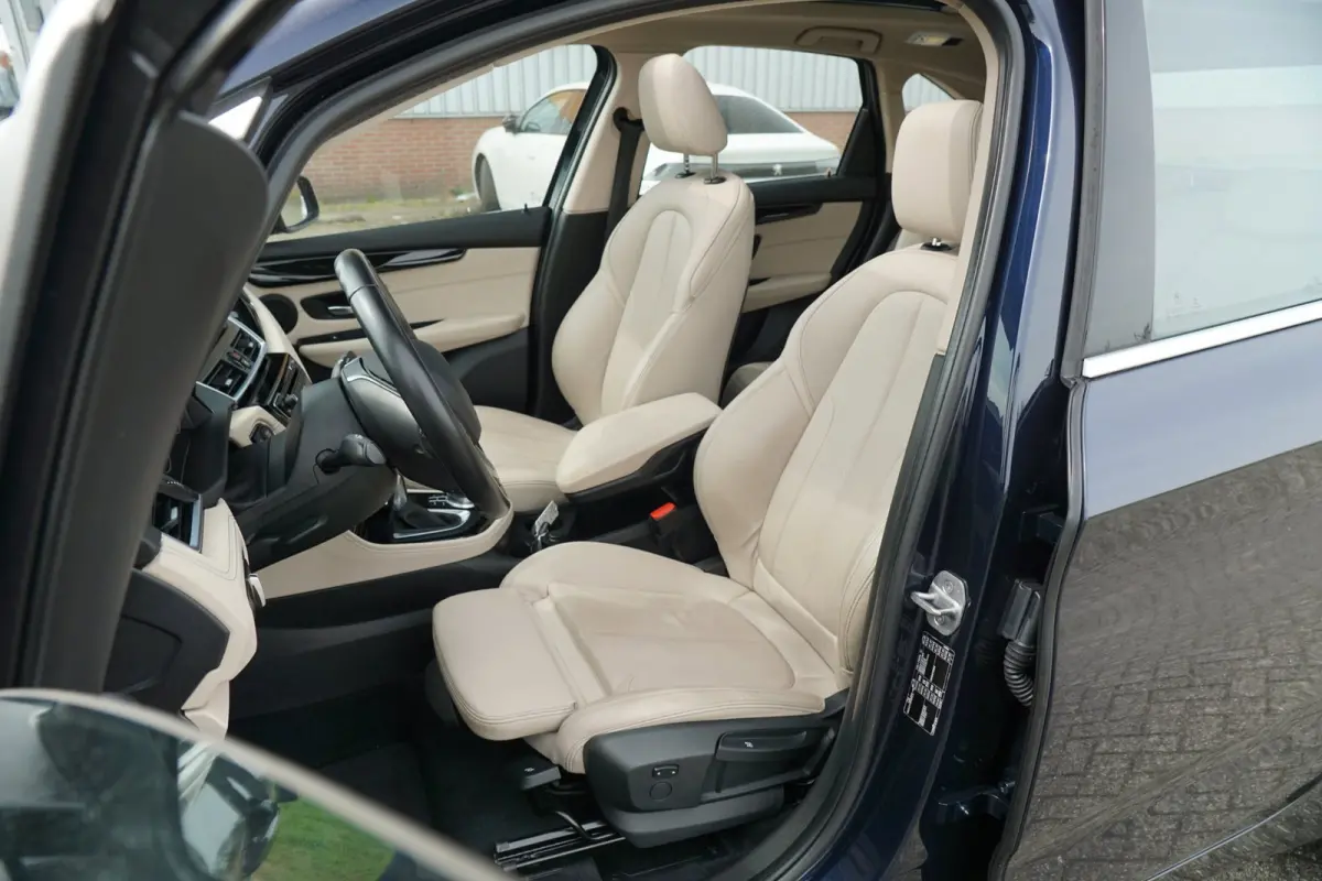 218i High Executive AUT | / | Schuif-/Kanteldak/Leder/Stoelverwarming/NAV/Cruise - Keurig!