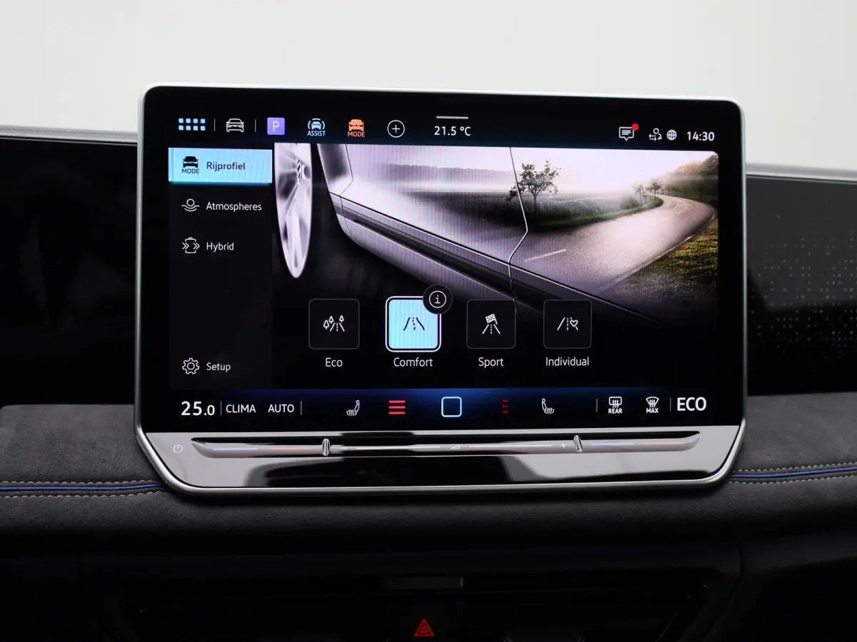 1.5 eHybrid R-Line Edition 204 PK| Origineel Nederlands | 1e Eigenaar | Panoramadak | Trekhaak | Navigatie | Dodehoekdetectie | Black Style
