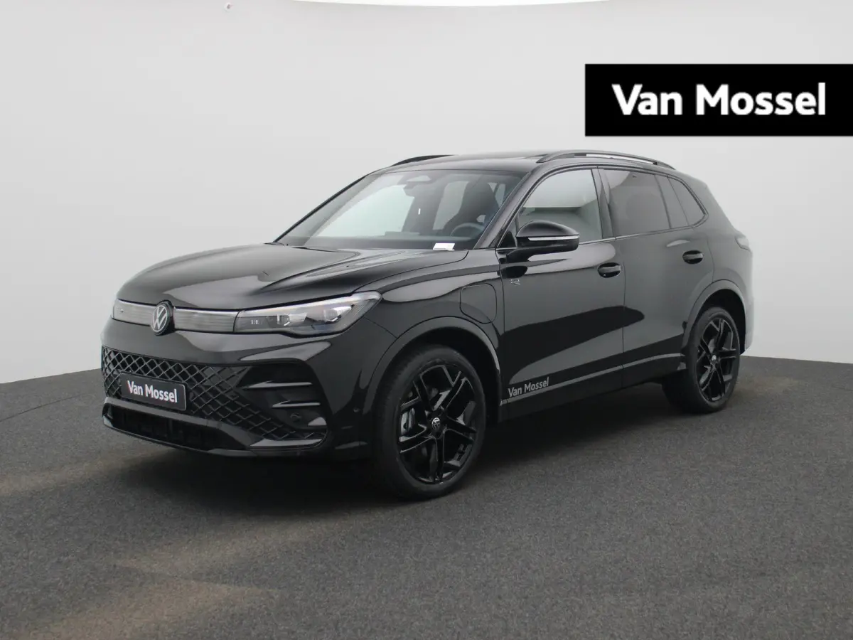 1.5 eHybrid R-Line Edition 204 PK| Origineel Nederlands | 1e Eigenaar | Panoramadak | Trekhaak | Navigatie | Dodehoekdetectie | Black Style