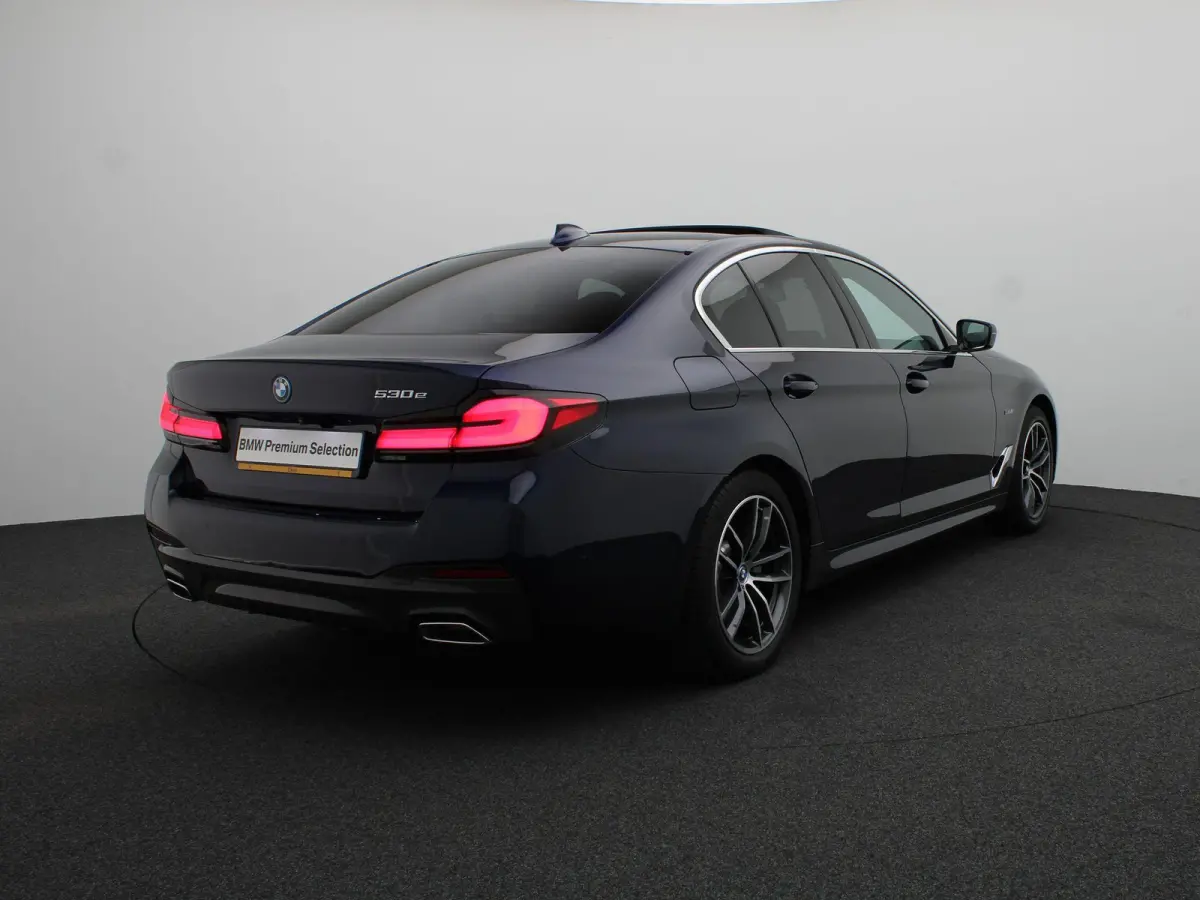 530e High Executive | M Sportpakket | SoH 89% | Parking Pack| Stuurwielrand Verwarmd | Schuifdak | Laserlight | Head-Up Display | Haraman Kardon | 18''