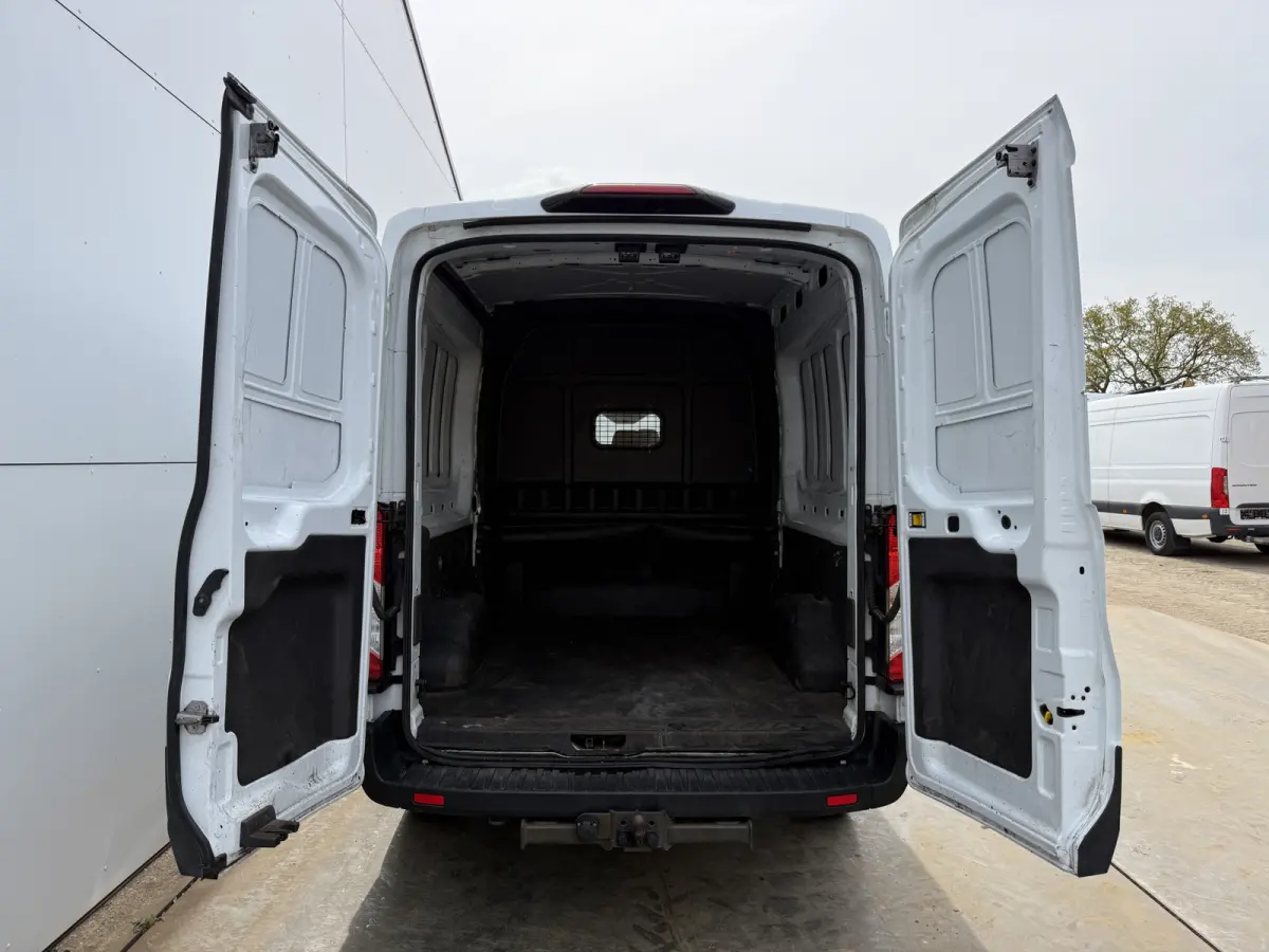 DC 2.0 TDCI L3H2 130PK 6-persoons Dubbele cabine L3H2 Trekhaak Parkeersensoren voor