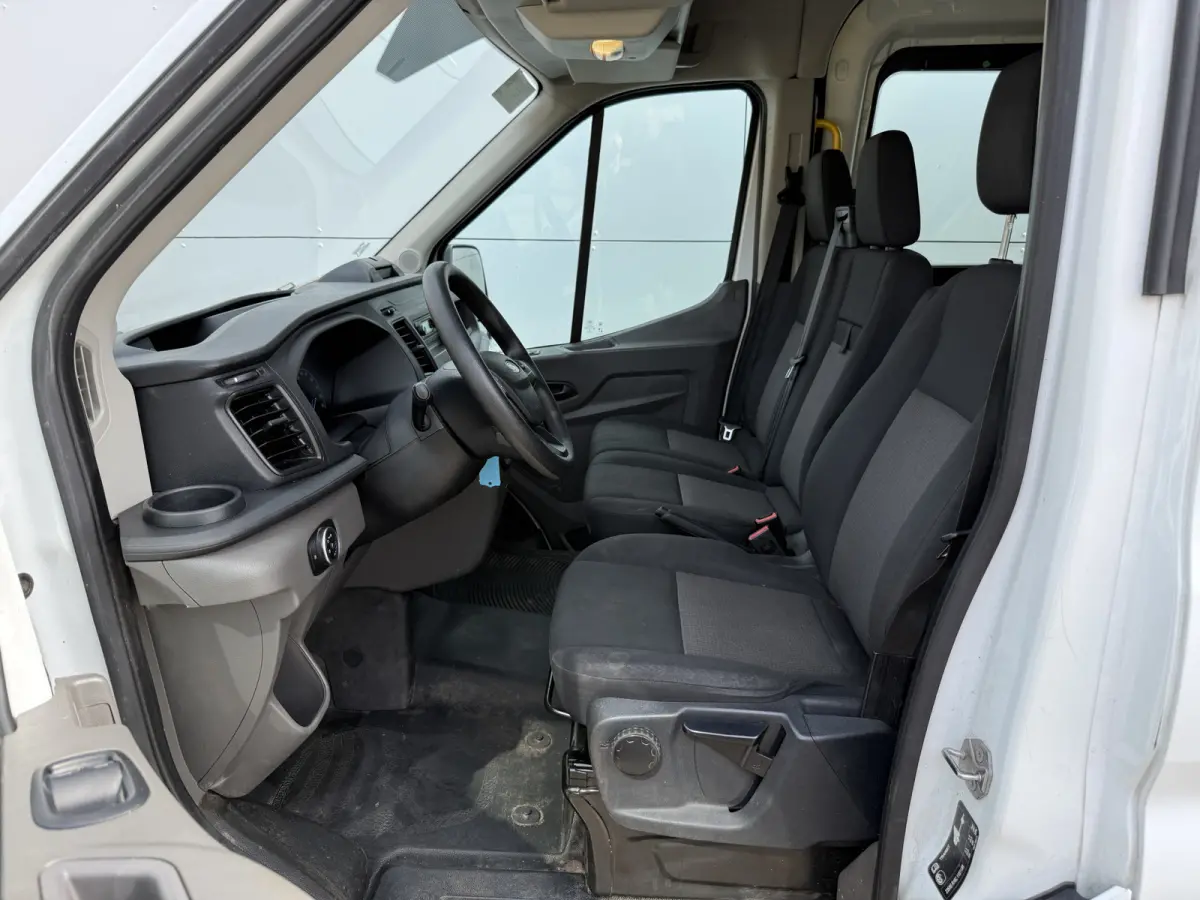 DC 2.0 TDCI L3H2 130PK 6-persoons Dubbele cabine L3H2 Trekhaak Parkeersensoren voor