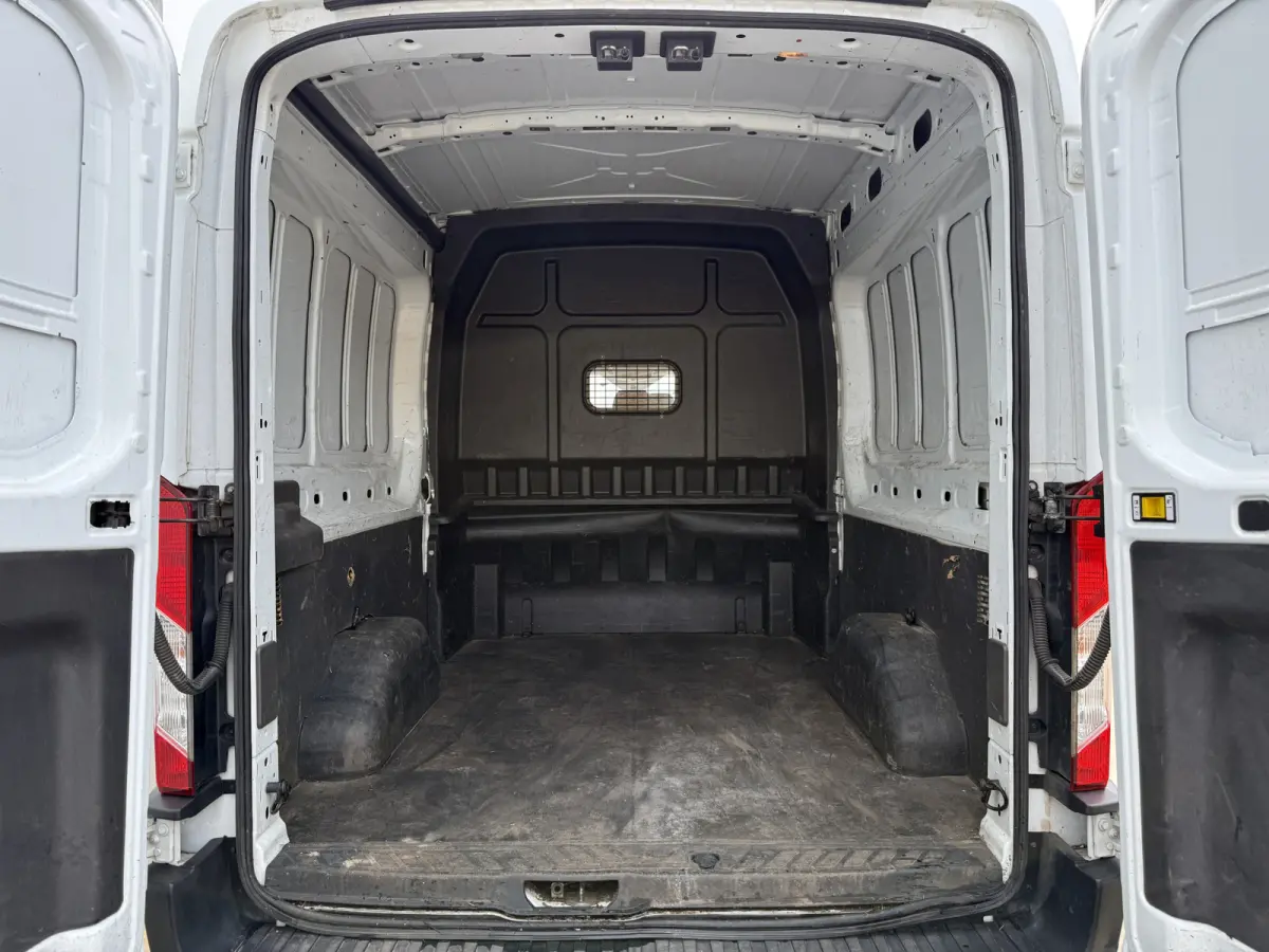 DC 2.0 TDCI L3H2 130PK 6-persoons Dubbele cabine L3H2 Trekhaak Parkeersensoren voor