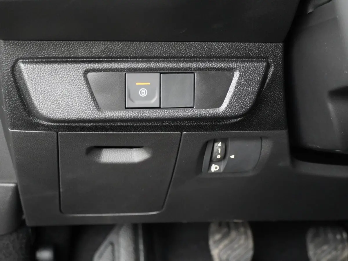 TCe 100 limited edition | Parkeercamera | Apple Carplay/Android Auto | Climate Control |