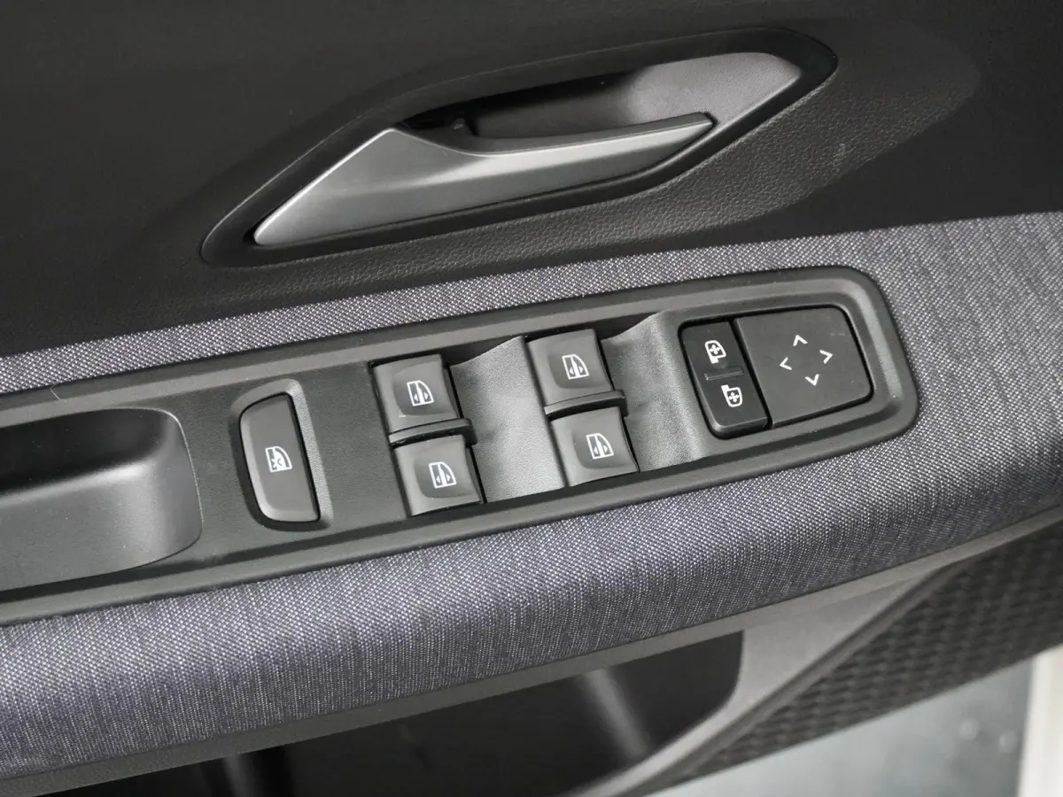 TCe 100 limited edition | Parkeercamera | Apple Carplay/Android Auto | Climate Control |