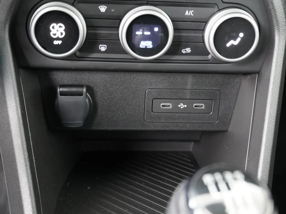 TCe 100 limited edition | Parkeercamera | Apple Carplay/Android Auto | Climate Control |