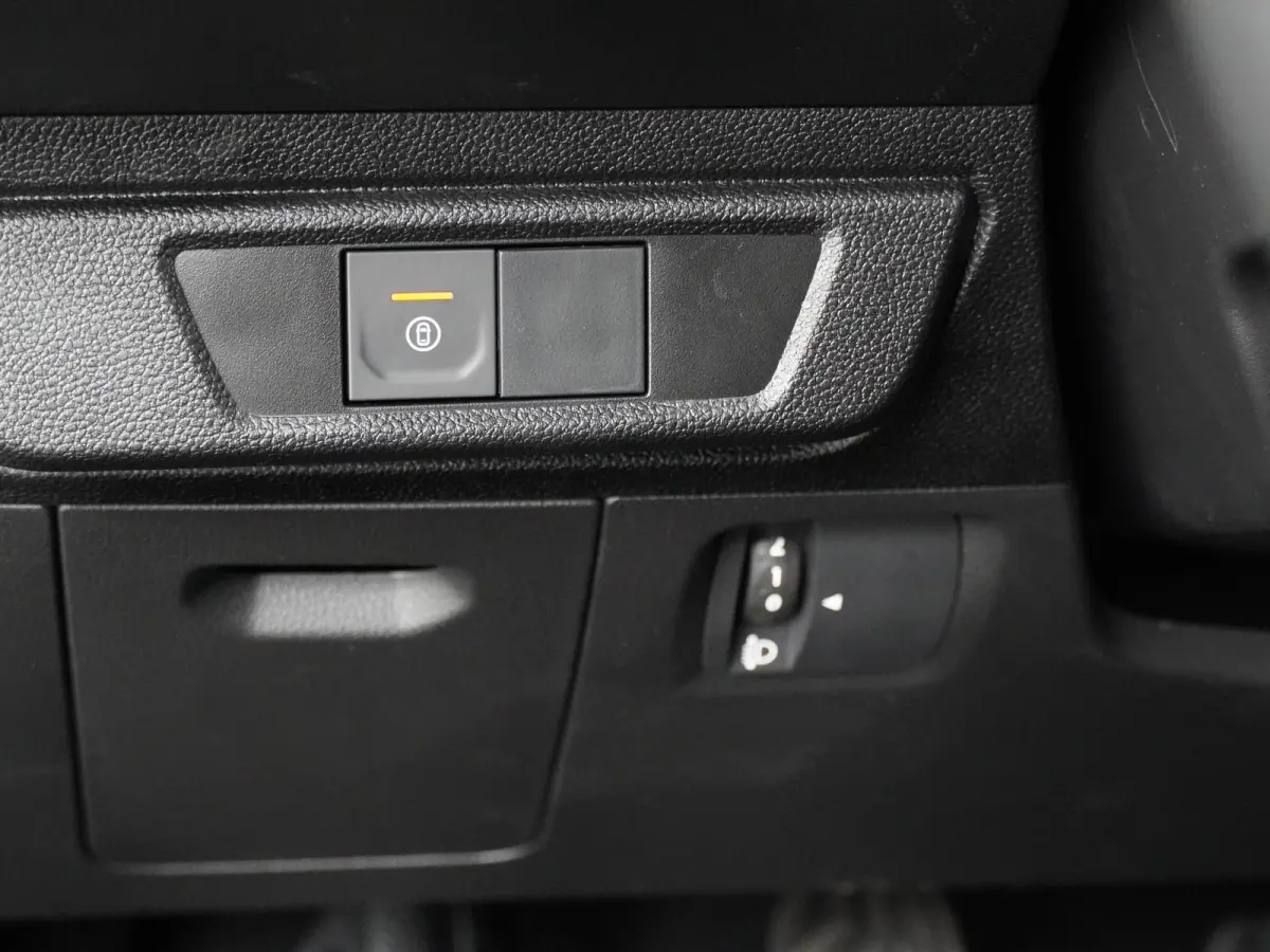TCe 100 expression | Apple Carplay/Android Auto | Stoelverw. | Climate Control |
