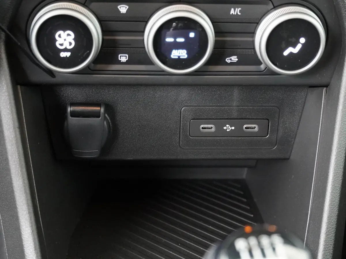 TCe 100 expression | Apple Carplay/Android Auto | Stoelverw. | Climate Control |