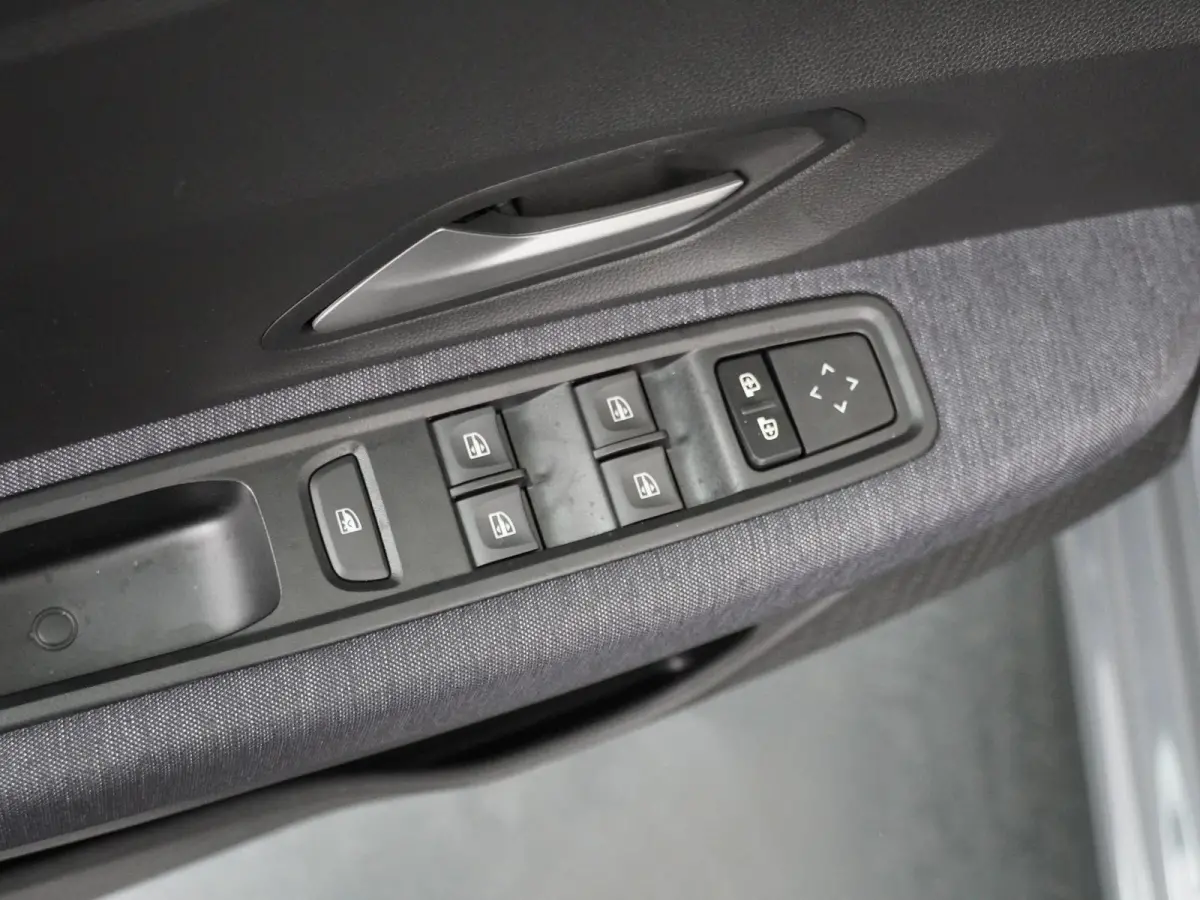 TCe 100 expression | Apple Carplay/Android Auto | Stoelverw. | Climate Control |