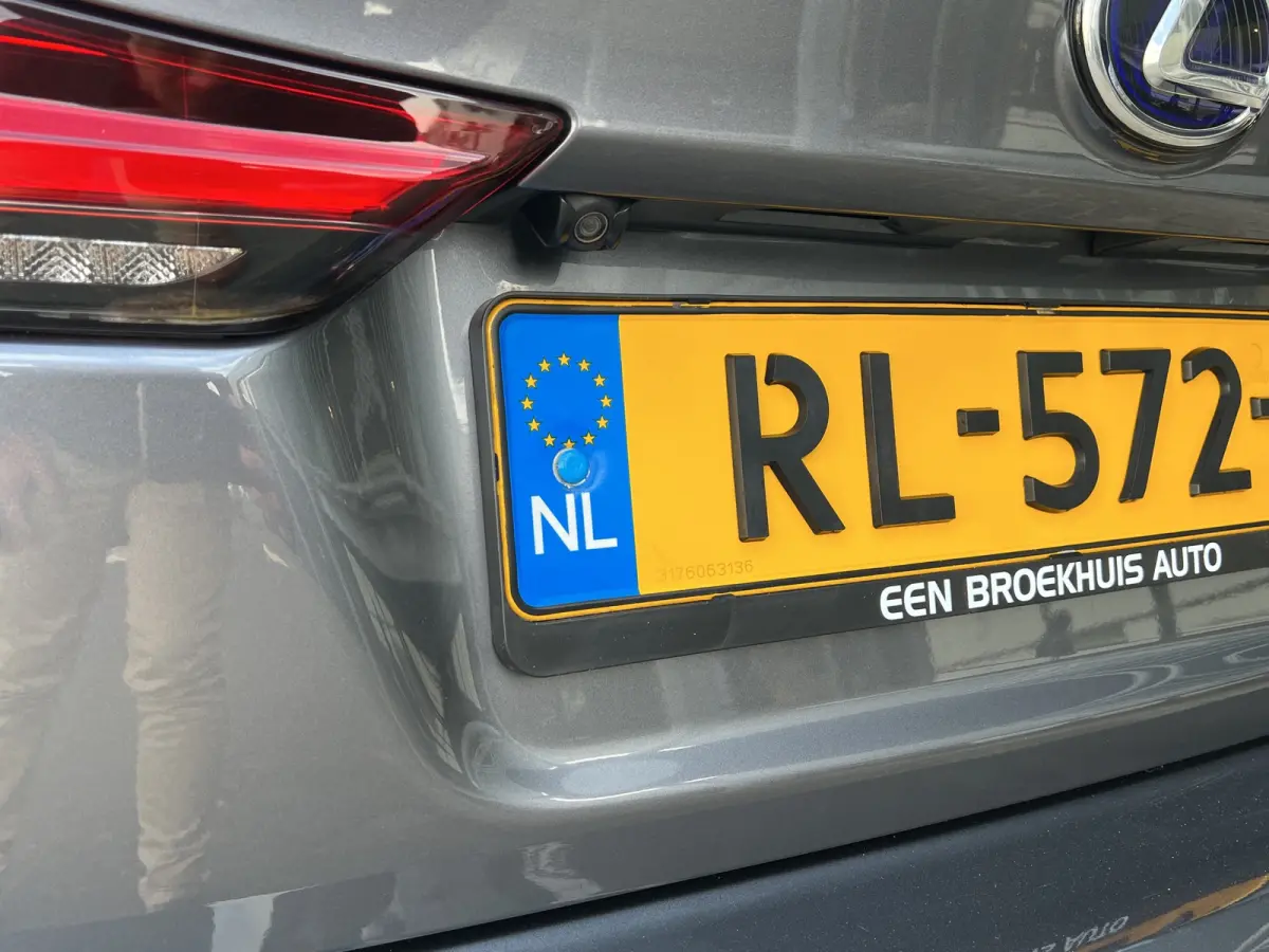 200h 25th Edition | Camera | Climate controle | Cruise controle | Navigatie | 17'' Lichtmetalen velgen | Sportstoelen | Parkeersensoren | Stoelverwarming