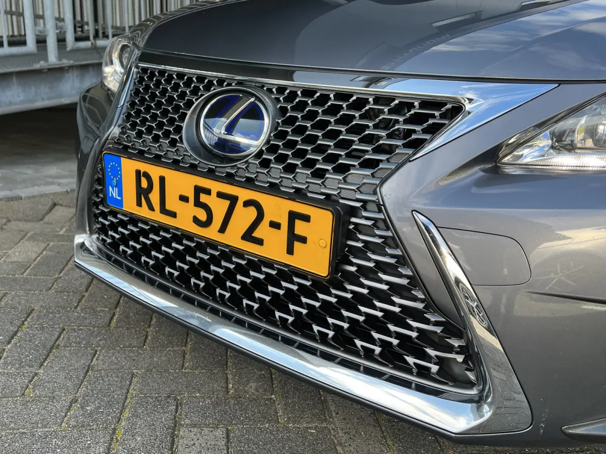 200h 25th Edition | Camera | Climate controle | Cruise controle | Navigatie | 17'' Lichtmetalen velgen | Sportstoelen | Parkeersensoren | Stoelverwarming