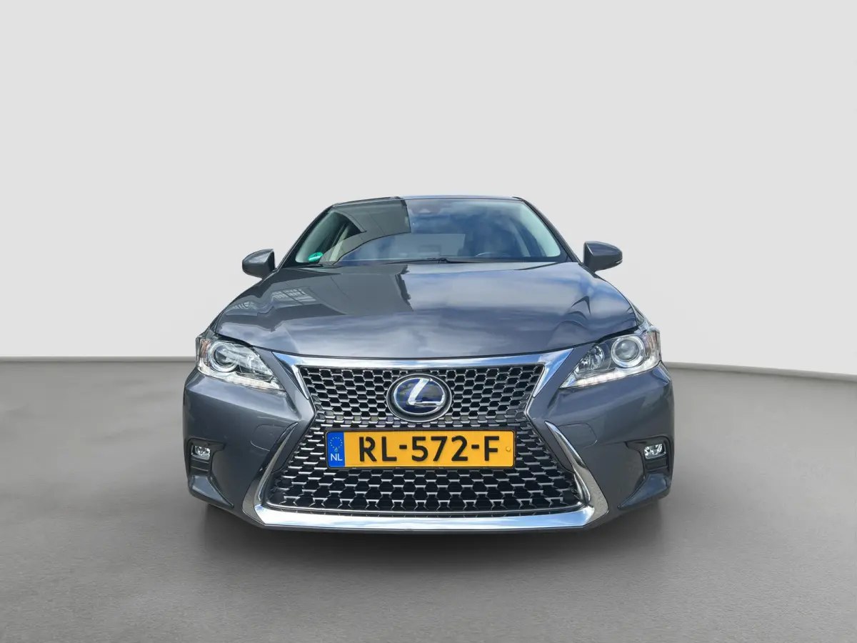 200h 25th Edition | Camera | Climate controle | Cruise controle | Navigatie | 17'' Lichtmetalen velgen | Sportstoelen | Parkeersensoren | Stoelverwarming