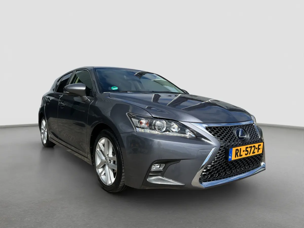 200h 25th Edition | Camera | Climate controle | Cruise controle | Navigatie | 17'' Lichtmetalen velgen | Sportstoelen | Parkeersensoren | Stoelverwarming