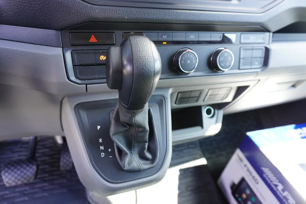 177pk Automaat Bakwagen Laadklep Airco Apple Carplay Camera Navigatie Koffer LBW