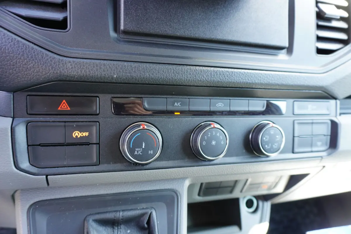 177pk Automaat Bakwagen Laadklep Airco Apple Carplay Camera Navigatie Koffer LBW