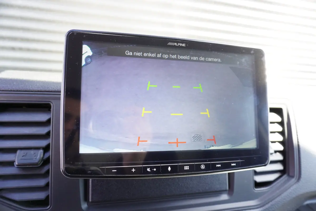 177pk Automaat Bakwagen Laadklep Airco Apple Carplay Camera Navigatie Koffer LBW