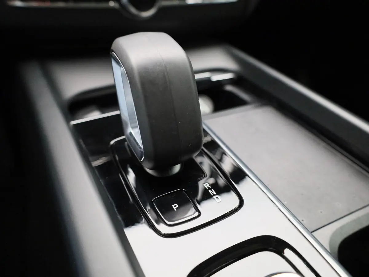T6 PHEV Plus Dark Aut. | TREKHAAK | PANO-SCHUIFDAK | STOEL-STUURWIELVERWARMING | LEER | CAMERA | NAVIGATIE
