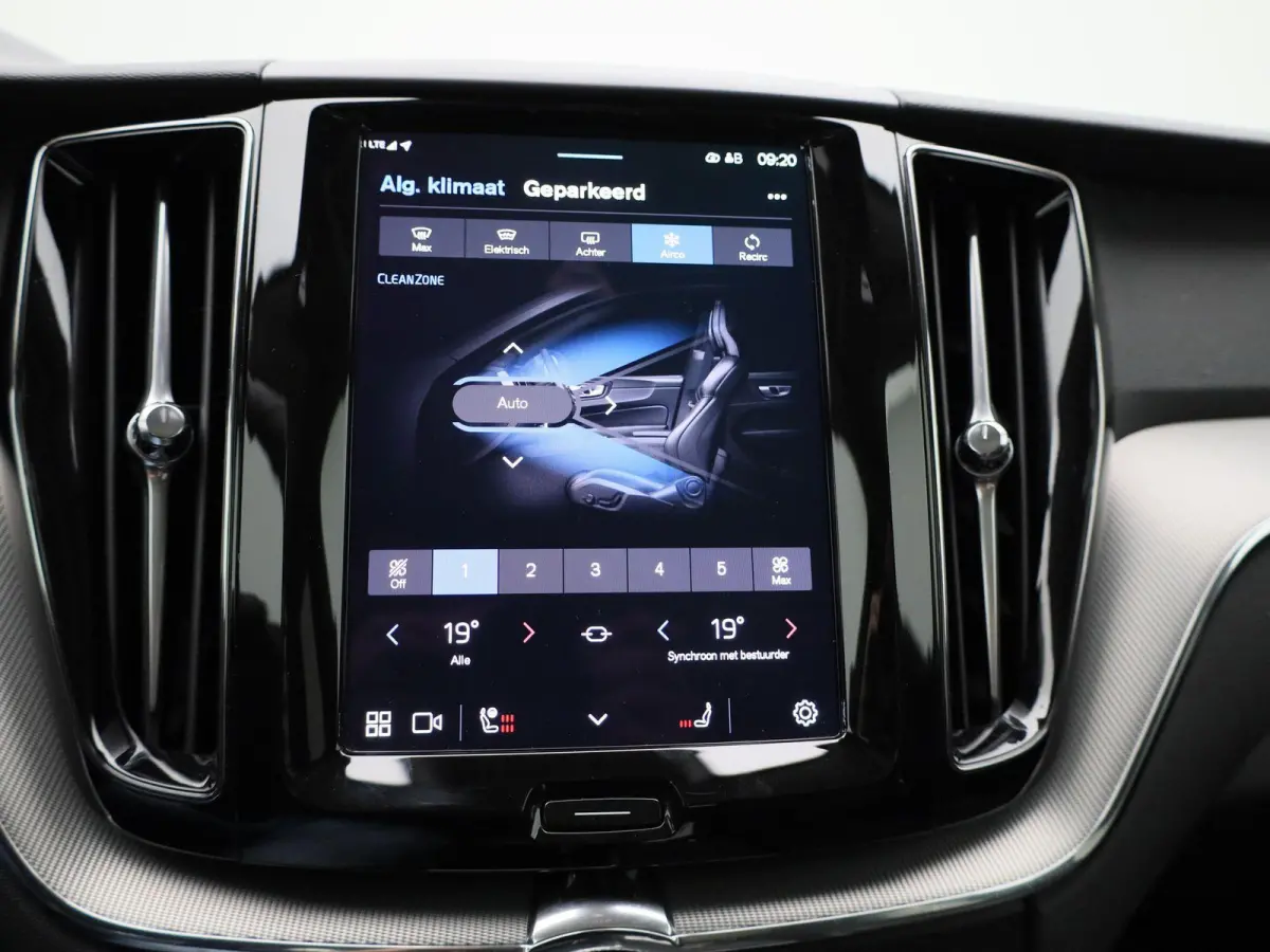 T6 PHEV Plus Dark Aut. | TREKHAAK | PANO-SCHUIFDAK | STOEL-STUURWIELVERWARMING | LEER | CAMERA | NAVIGATIE