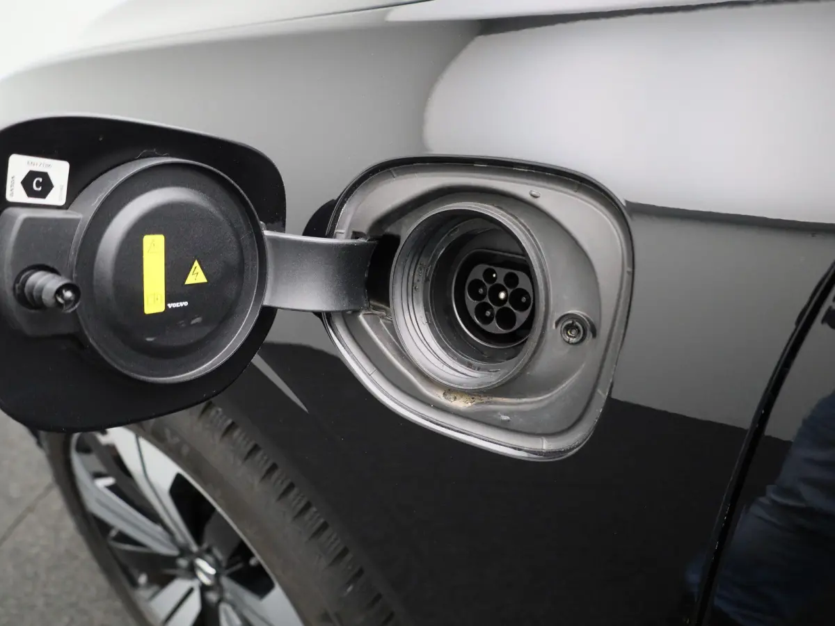 T6 PHEV Plus Dark Aut. | TREKHAAK | PANO-SCHUIFDAK | STOEL-STUURWIELVERWARMING | LEER | CAMERA | NAVIGATIE