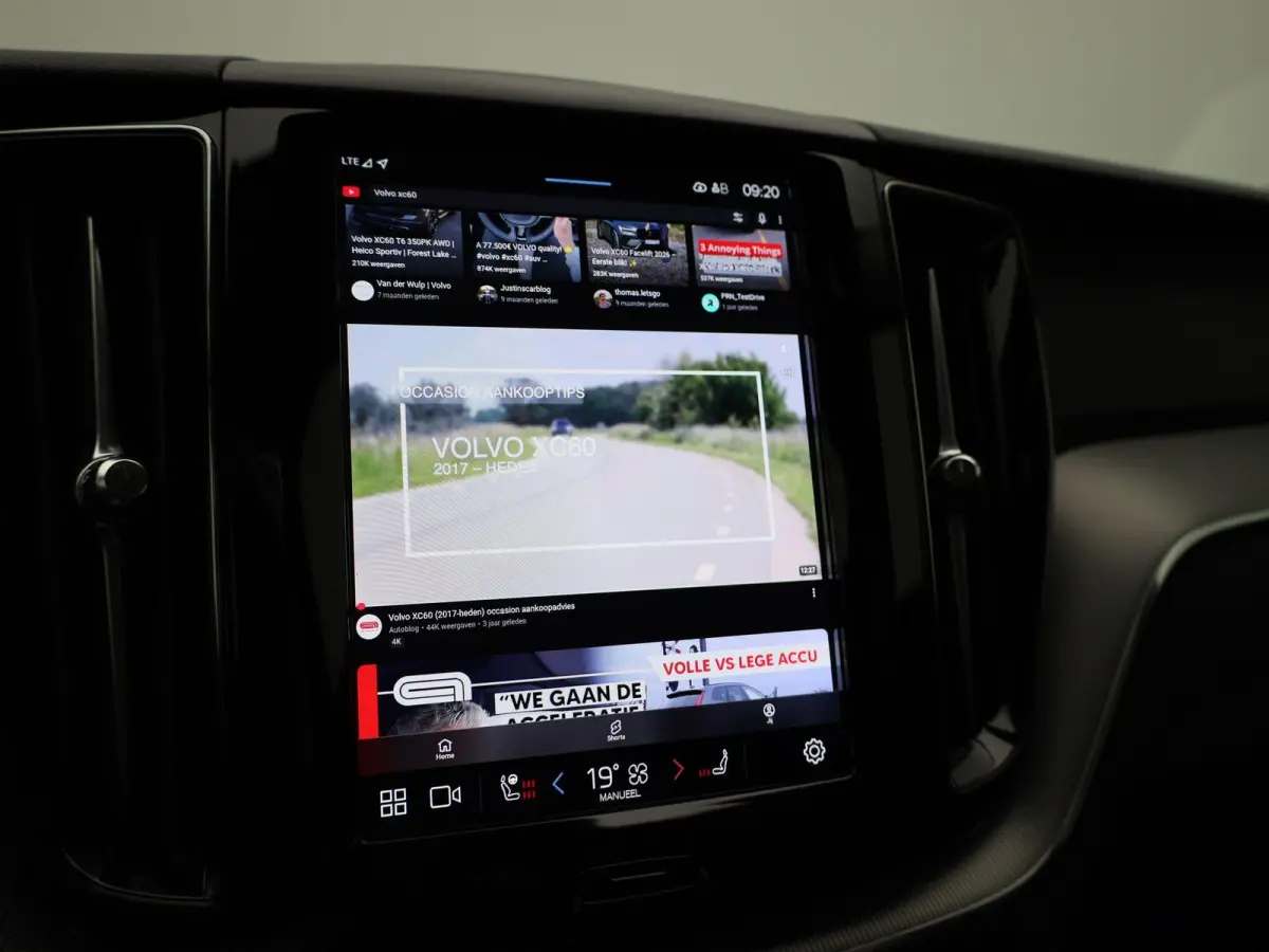 T6 PHEV Plus Dark Aut. | TREKHAAK | PANO-SCHUIFDAK | STOEL-STUURWIELVERWARMING | LEER | CAMERA | NAVIGATIE