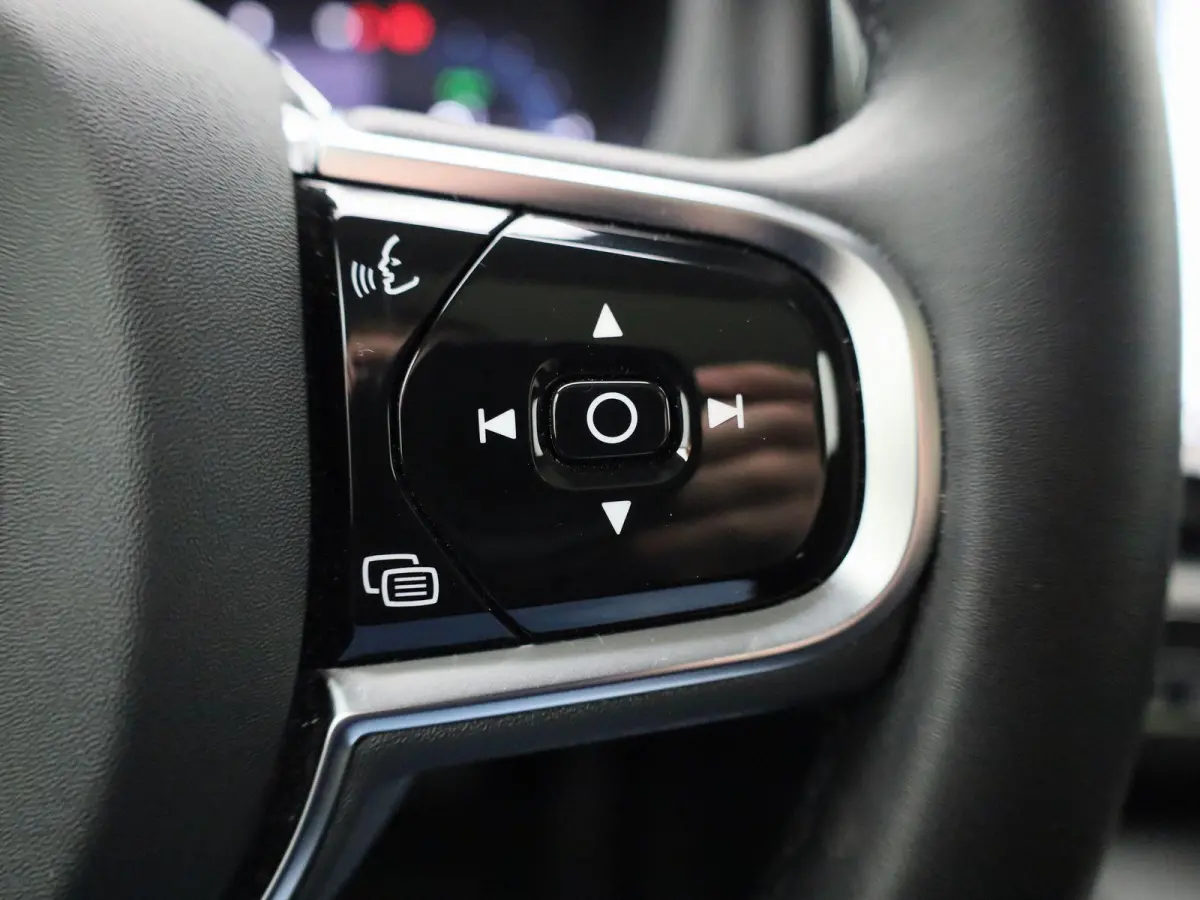 T6 PHEV Plus Dark Aut. | TREKHAAK | PANO-SCHUIFDAK | STOEL-STUURWIELVERWARMING | LEER | CAMERA | NAVIGATIE