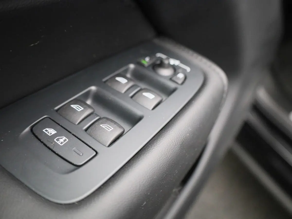 T6 PHEV Plus Dark Aut. | TREKHAAK | PANO-SCHUIFDAK | STOEL-STUURWIELVERWARMING | LEER | CAMERA | NAVIGATIE