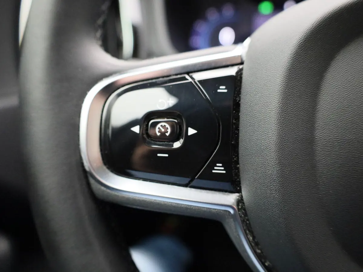T6 PHEV Plus Dark Aut. | TREKHAAK | PANO-SCHUIFDAK | STOEL-STUURWIELVERWARMING | LEER | CAMERA | NAVIGATIE