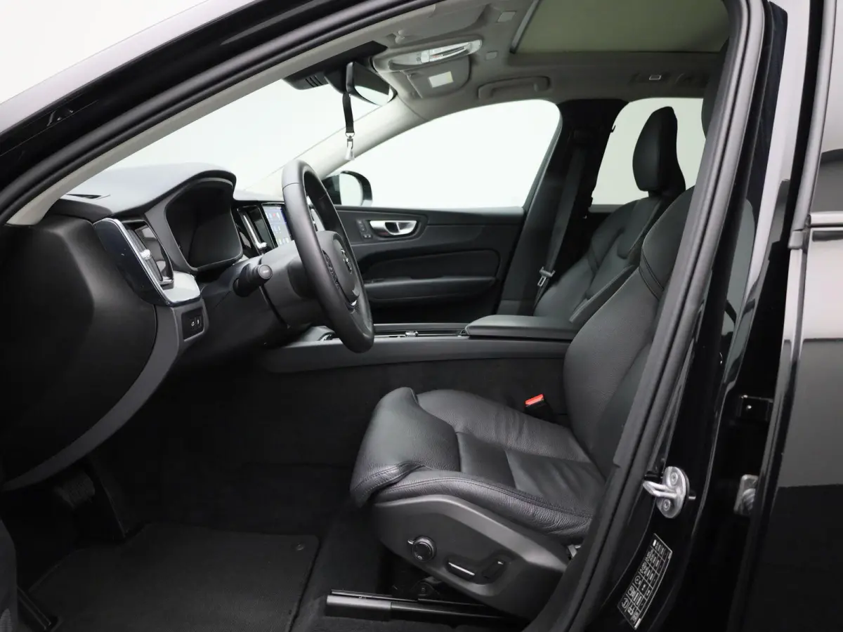 T6 PHEV Plus Dark Aut. | TREKHAAK | PANO-SCHUIFDAK | STOEL-STUURWIELVERWARMING | LEER | CAMERA | NAVIGATIE