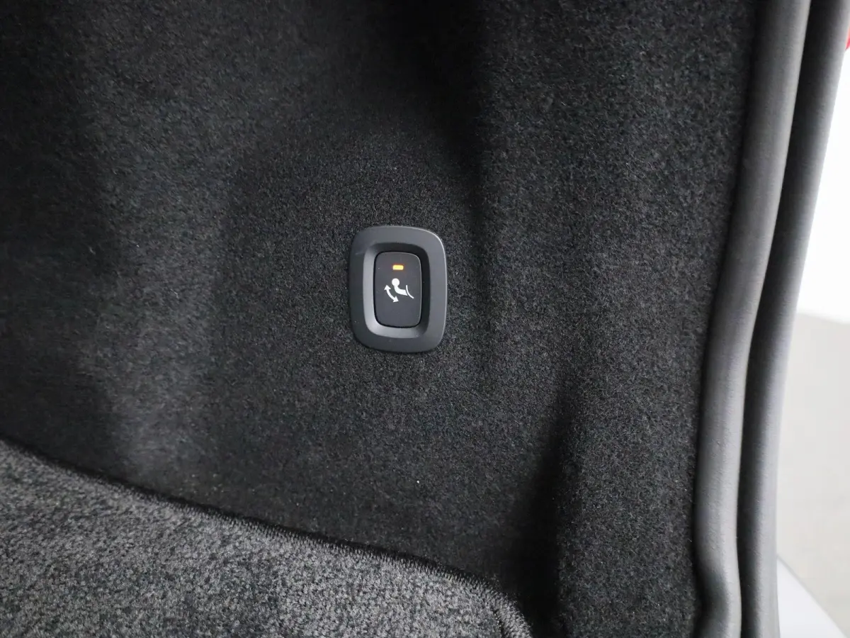 T6 PHEV Plus Dark Aut. | TREKHAAK | PANO-SCHUIFDAK | STOEL-STUURWIELVERWARMING | LEER | CAMERA | NAVIGATIE