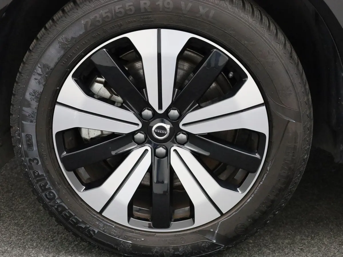T6 PHEV Plus Dark Aut. | TREKHAAK | PANO-SCHUIFDAK | STOEL-STUURWIELVERWARMING | LEER | CAMERA | NAVIGATIE
