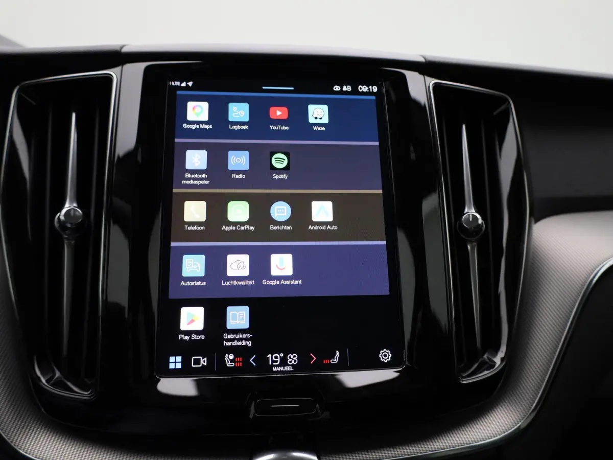 T6 PHEV Plus Dark Aut. | TREKHAAK | PANO-SCHUIFDAK | STOEL-STUURWIELVERWARMING | LEER | CAMERA | NAVIGATIE