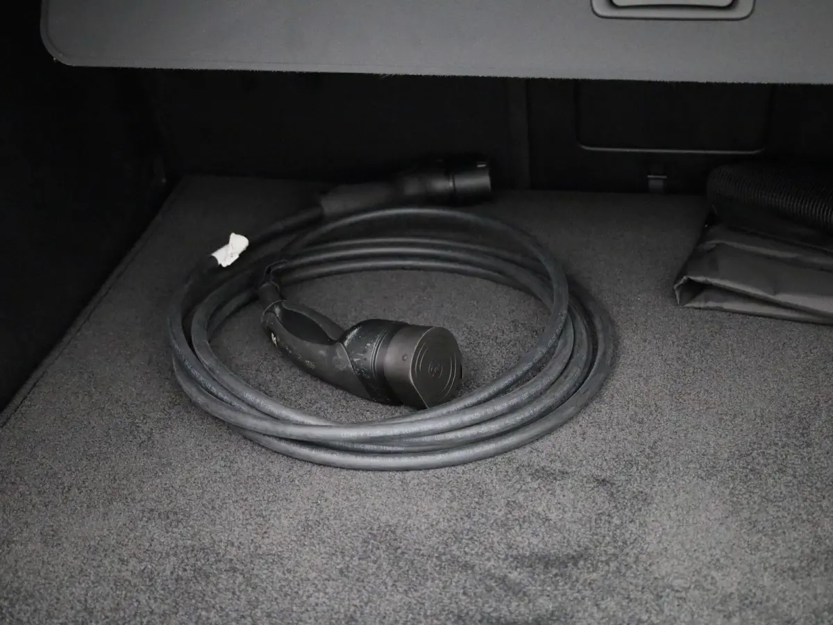 T6 PHEV Plus Dark Aut. | TREKHAAK | PANO-SCHUIFDAK | STOEL-STUURWIELVERWARMING | LEER | CAMERA | NAVIGATIE