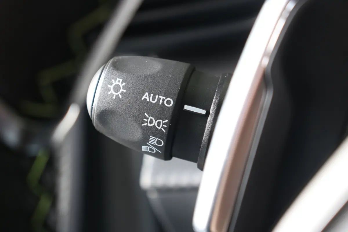 1.2 Hybrid 145 e-DCS6 GT | Alcantara | Stoelverwarming + Massage | Camera V+A | Navi | Clima | Adaptive Cruise Parkeersensoren V+A | Dodehoeksensoren | Full LED | Keyless | 3D-Cockpit | 17" 
