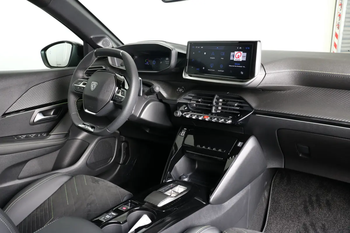 1.2 Hybrid 145 e-DCS6 GT | Alcantara | Stoelverwarming + Massage | Camera V+A | Navi | Clima | Adaptive Cruise Parkeersensoren V+A | Dodehoeksensoren | Full LED | Keyless | 3D-Cockpit | 17" 