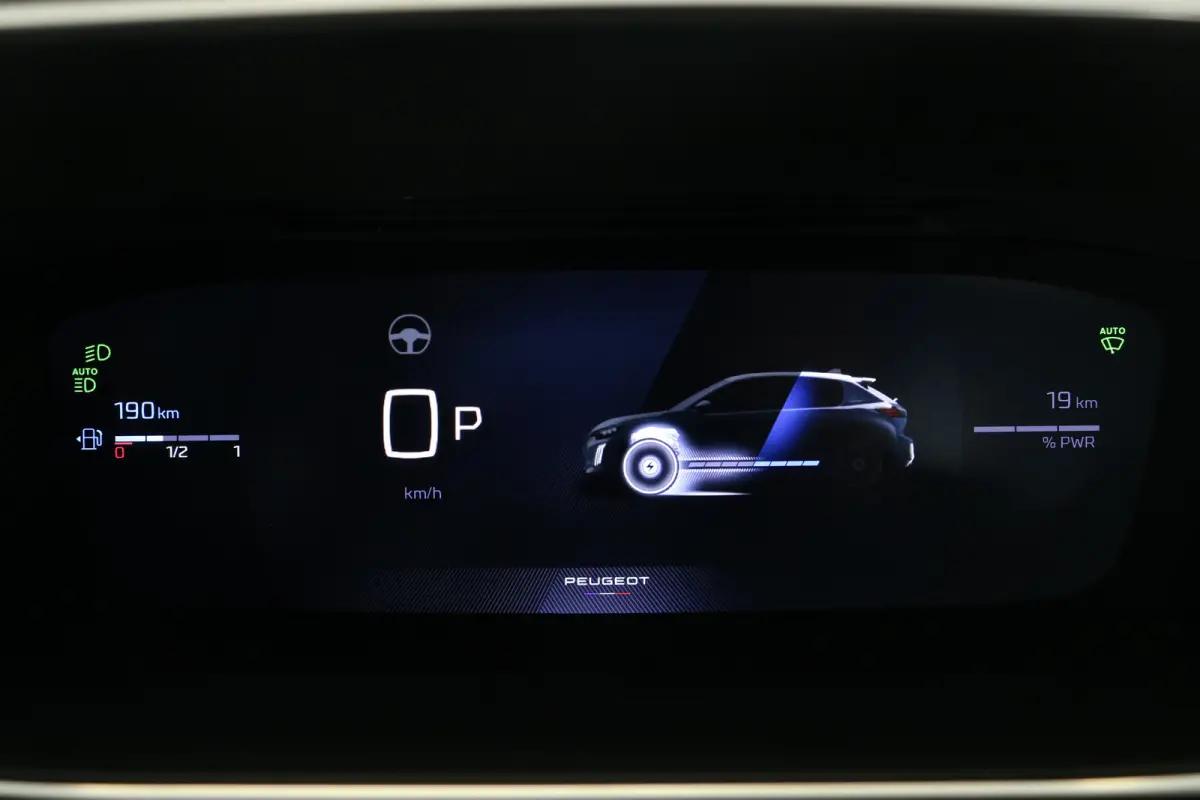 1.2 Hybrid 145 e-DCS6 GT | Alcantara | Stoelverwarming + Massage | Camera V+A | Navi | Clima | Adaptive Cruise Parkeersensoren V+A | Dodehoeksensoren | Full LED | Keyless | 3D-Cockpit | 17" 