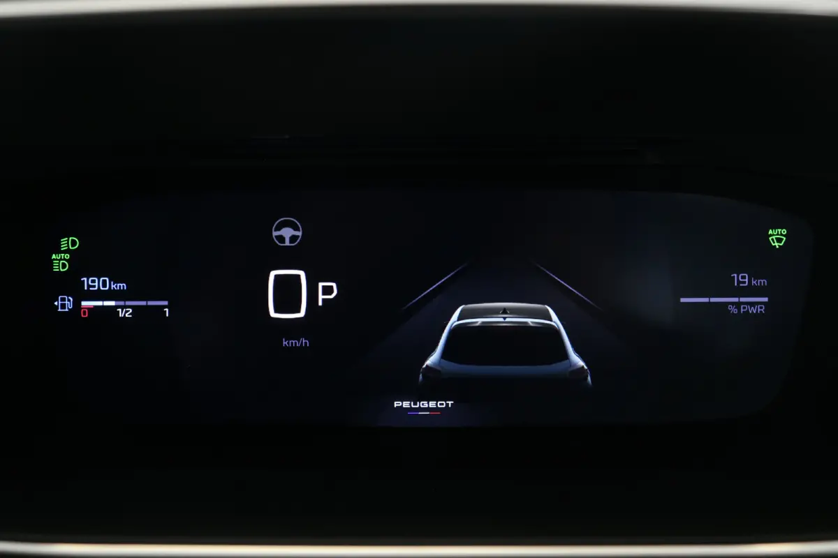 1.2 Hybrid 145 e-DCS6 GT | Alcantara | Stoelverwarming + Massage | Camera V+A | Navi | Clima | Adaptive Cruise Parkeersensoren V+A | Dodehoeksensoren | Full LED | Keyless | 3D-Cockpit | 17" 