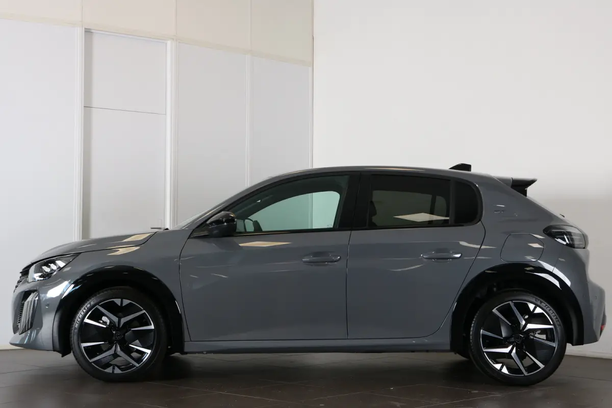1.2 Hybrid 145 e-DCS6 GT | Alcantara | Stoelverwarming + Massage | Camera V+A | Navi | Clima | Adaptive Cruise Parkeersensoren V+A | Dodehoeksensoren | Full LED | Keyless | 3D-Cockpit | 17" 