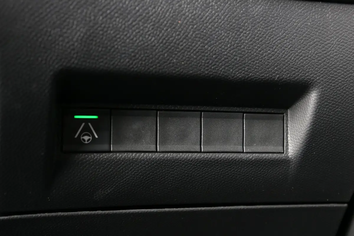 1.2 Hybrid 145PK e-DCS6 GT | Navi | Alcantara | Adaptive Cruise | Stoelverwarming + Massage | Camera V+A | Parkeersensoren V+A | Dodehoeksensoren | Full LED | Keyless | 3D-Cockpit | 17" Lich