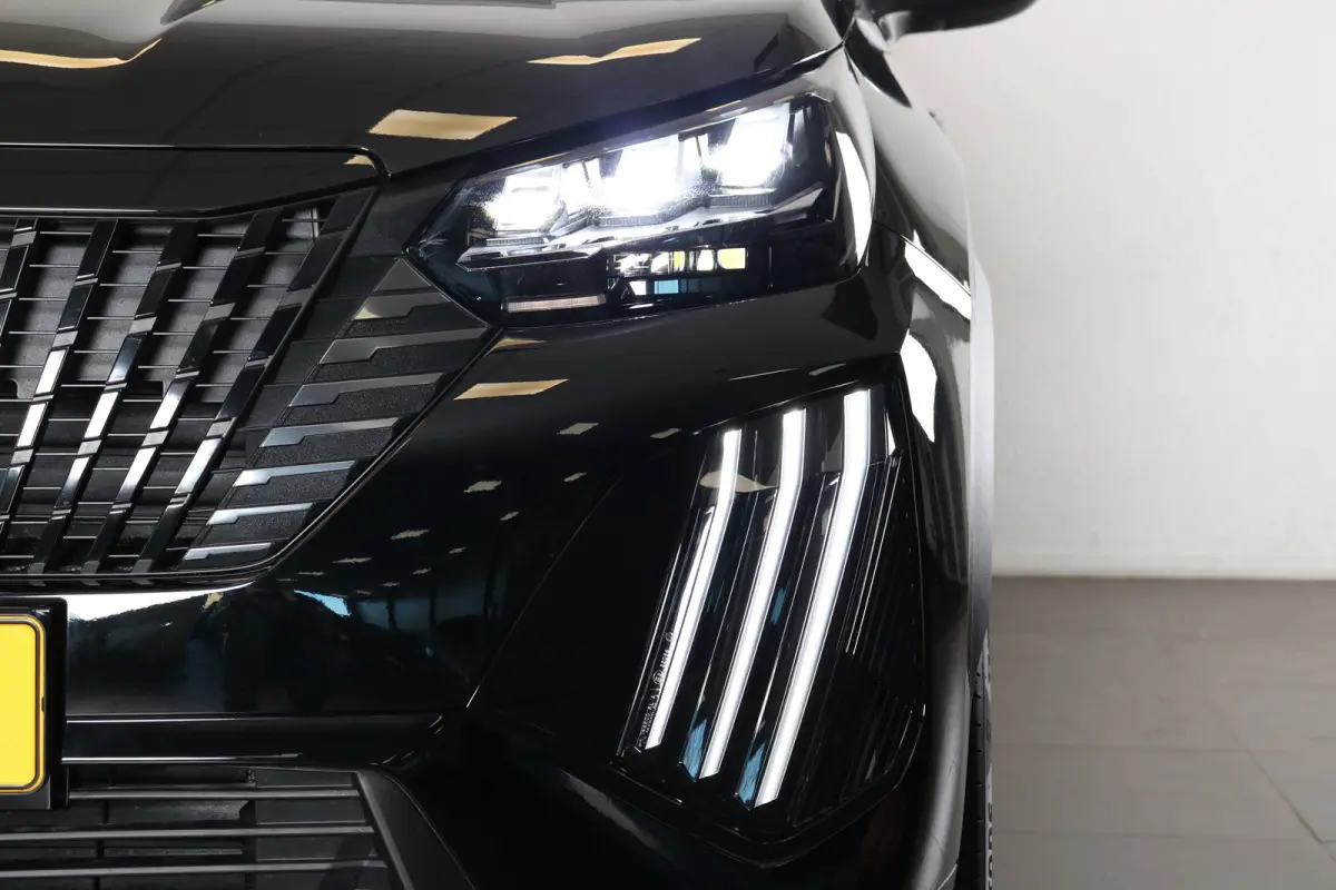 1.2 Hybrid 145PK e-DCS6 GT | Navi | Alcantara | Adaptive Cruise | Stoelverwarming + Massage | Camera V+A | Parkeersensoren V+A | Dodehoeksensoren | Full LED | Keyless | 3D-Cockpit | 17" Lich