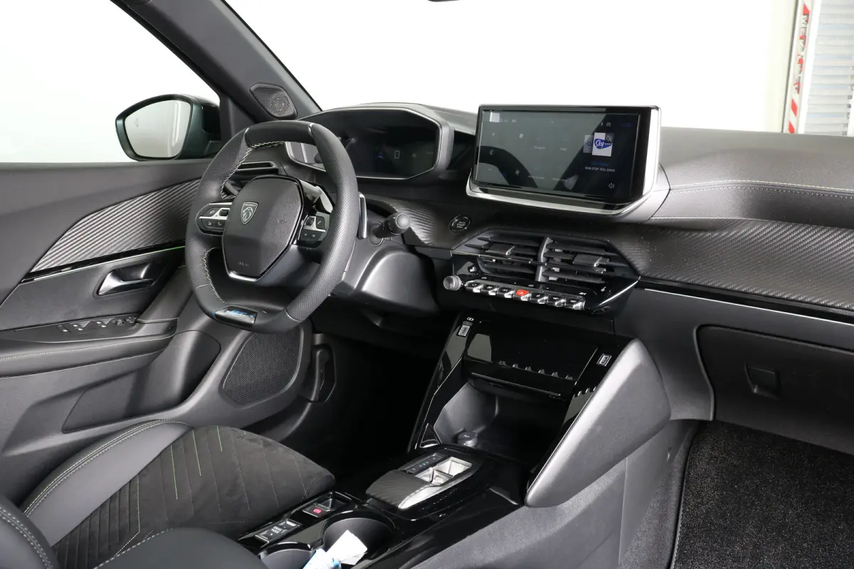 1.2 Hybrid 145PK e-DCS6 GT | Navi | Alcantara | Adaptive Cruise | Stoelverwarming + Massage | Camera V+A | Parkeersensoren V+A | Dodehoeksensoren | Full LED | Keyless | 3D-Cockpit | 17" Lich