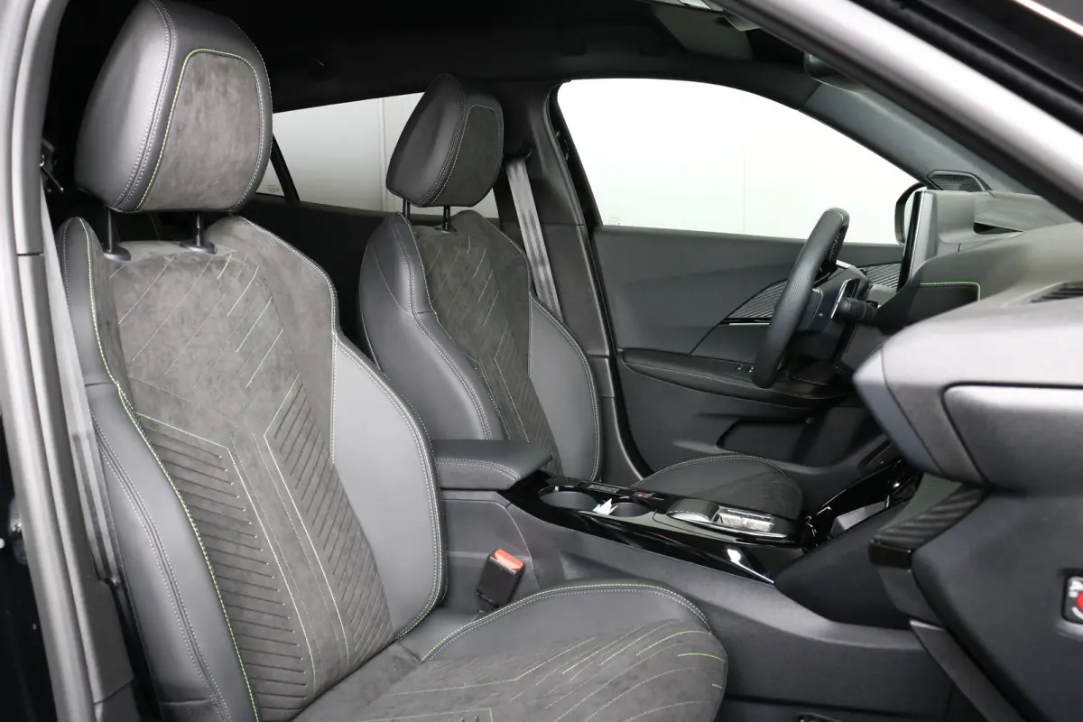 1.2 Hybrid 145PK e-DCS6 GT | Navi | Alcantara | Adaptive Cruise | Stoelverwarming + Massage | Camera V+A | Parkeersensoren V+A | Dodehoeksensoren | Full LED | Keyless | 3D-Cockpit | 17" Lich