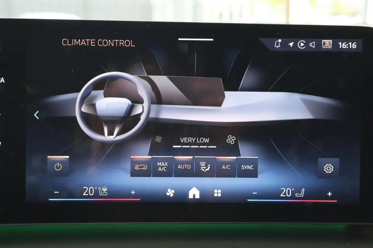120 M-sport Design edition | M Sportpakket Pro | Driving Assistant | Comfort Access