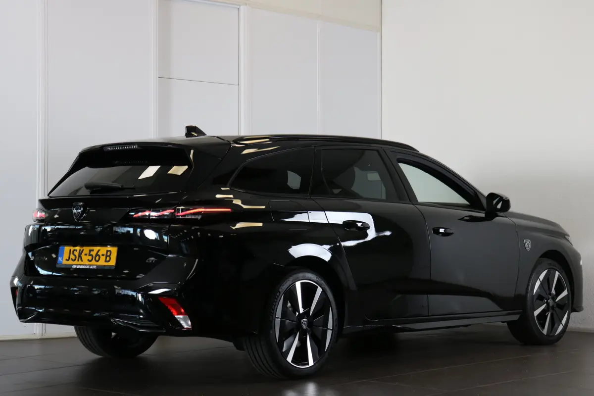 GT 54 kWh | Navi | Camera | Verw. voorstoelen en stuur | PDC V+A | Keyless | Ad. cruise control |