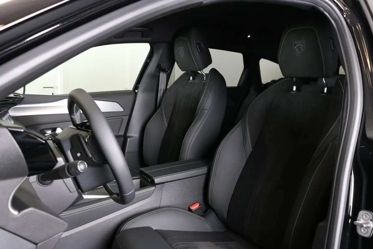 GT 54 kWh | Navi | Camera | Verw. voorstoelen en stuur | PDC V+A | Keyless | Ad. cruise control |